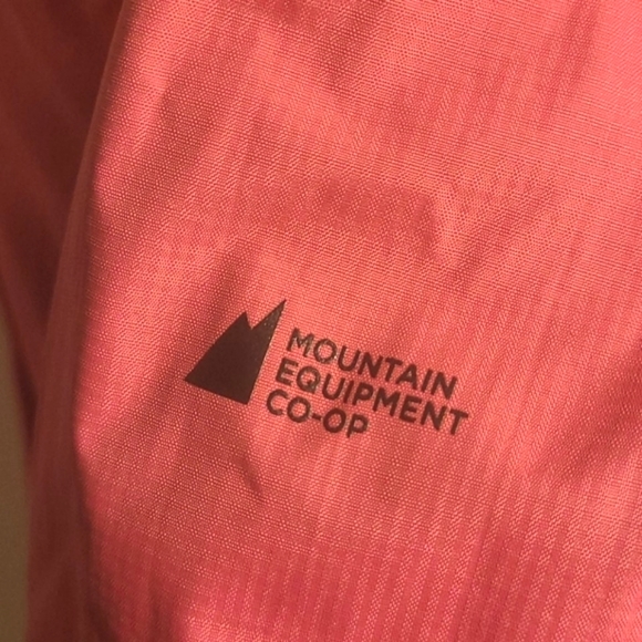 MEC Womens Aquanator Rain jacket in Small - Picture 4 of 16